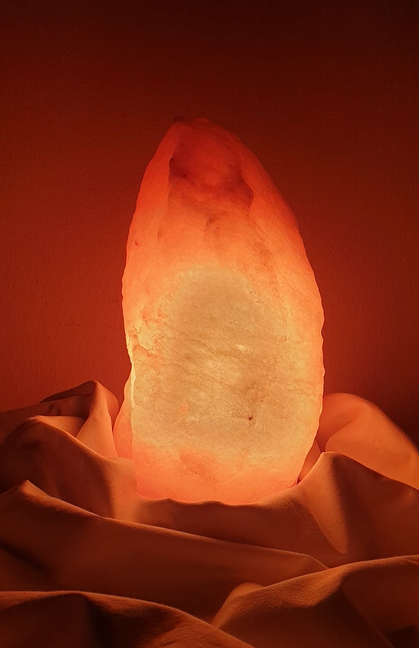illuminated himalayan salt lamp