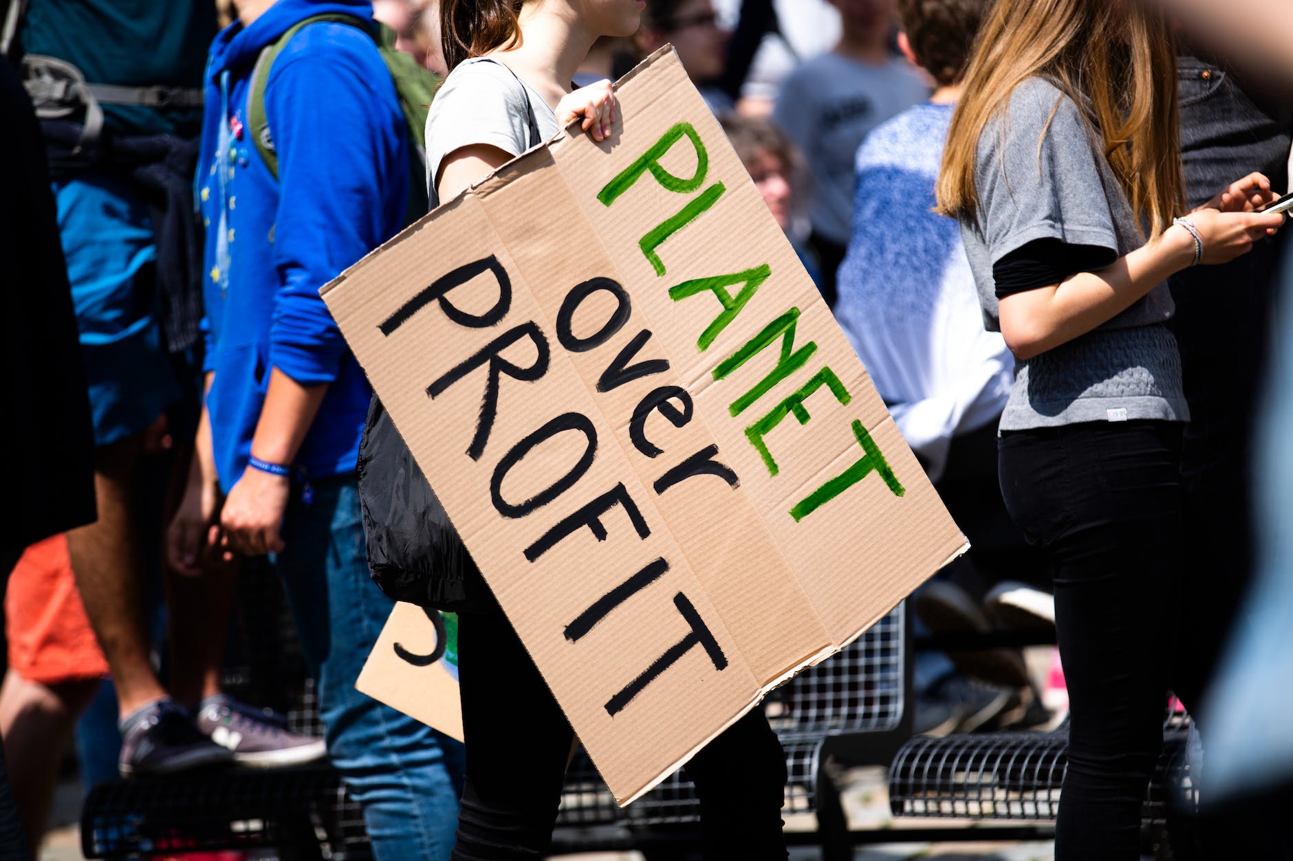 Staken op een snelweg, moeten stakers beter beschermd worden?